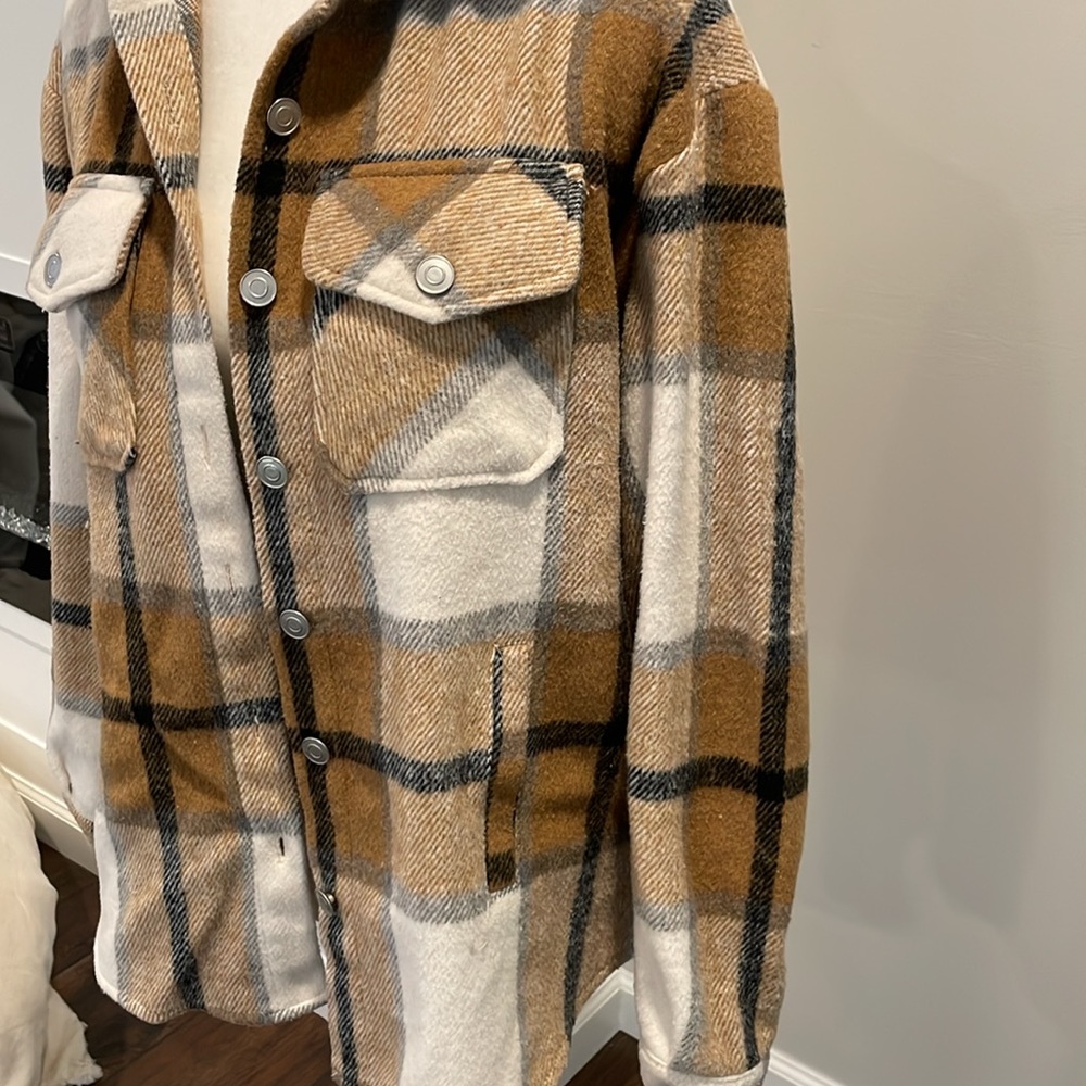 Shacket Size Small - Picture 4 of 6